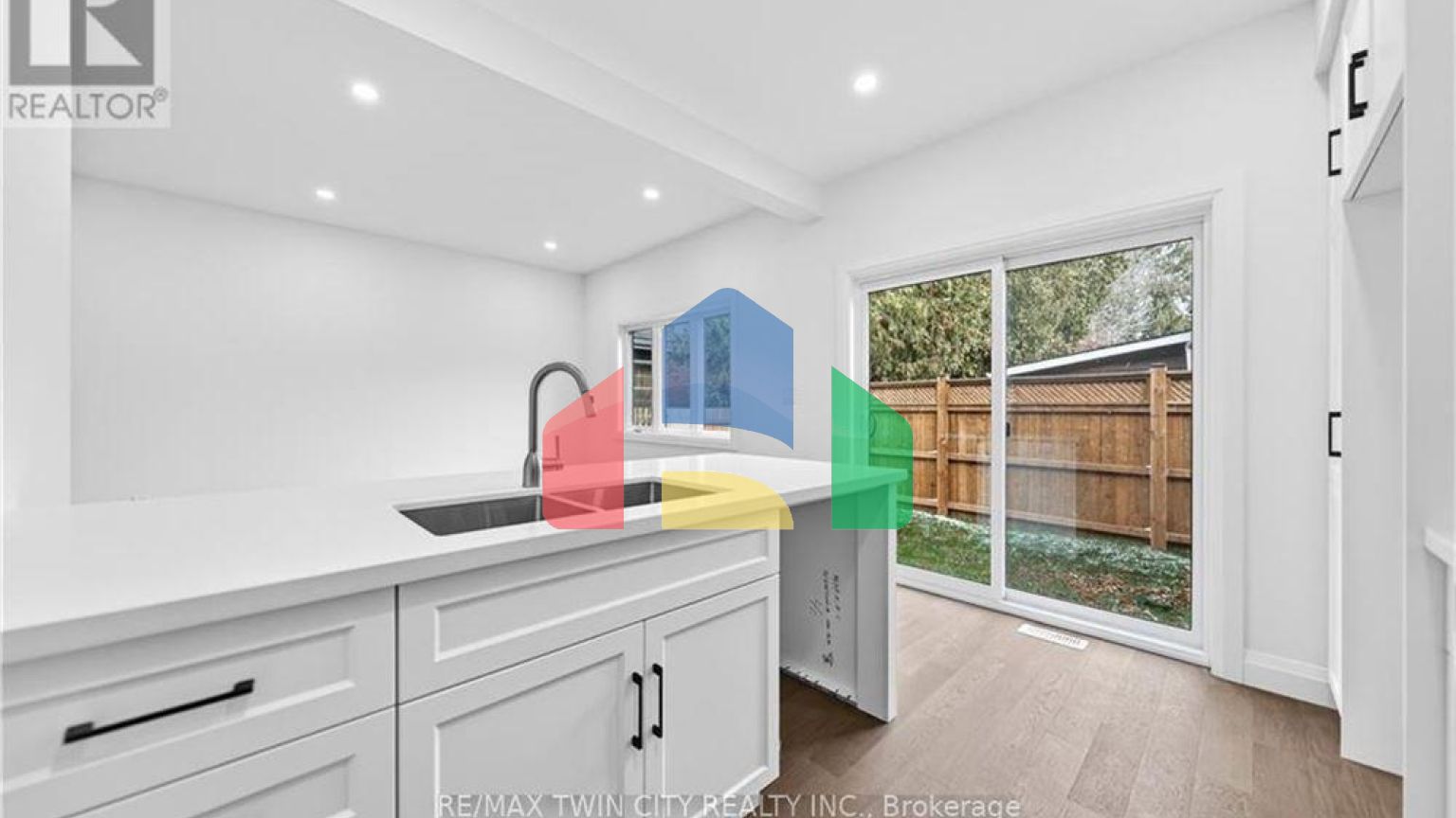 Residential - Single Family Home - Cambridge, Canada - Canada