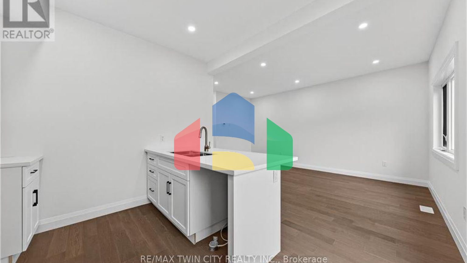 Residential - Single Family Home - Cambridge, Canada - Canada