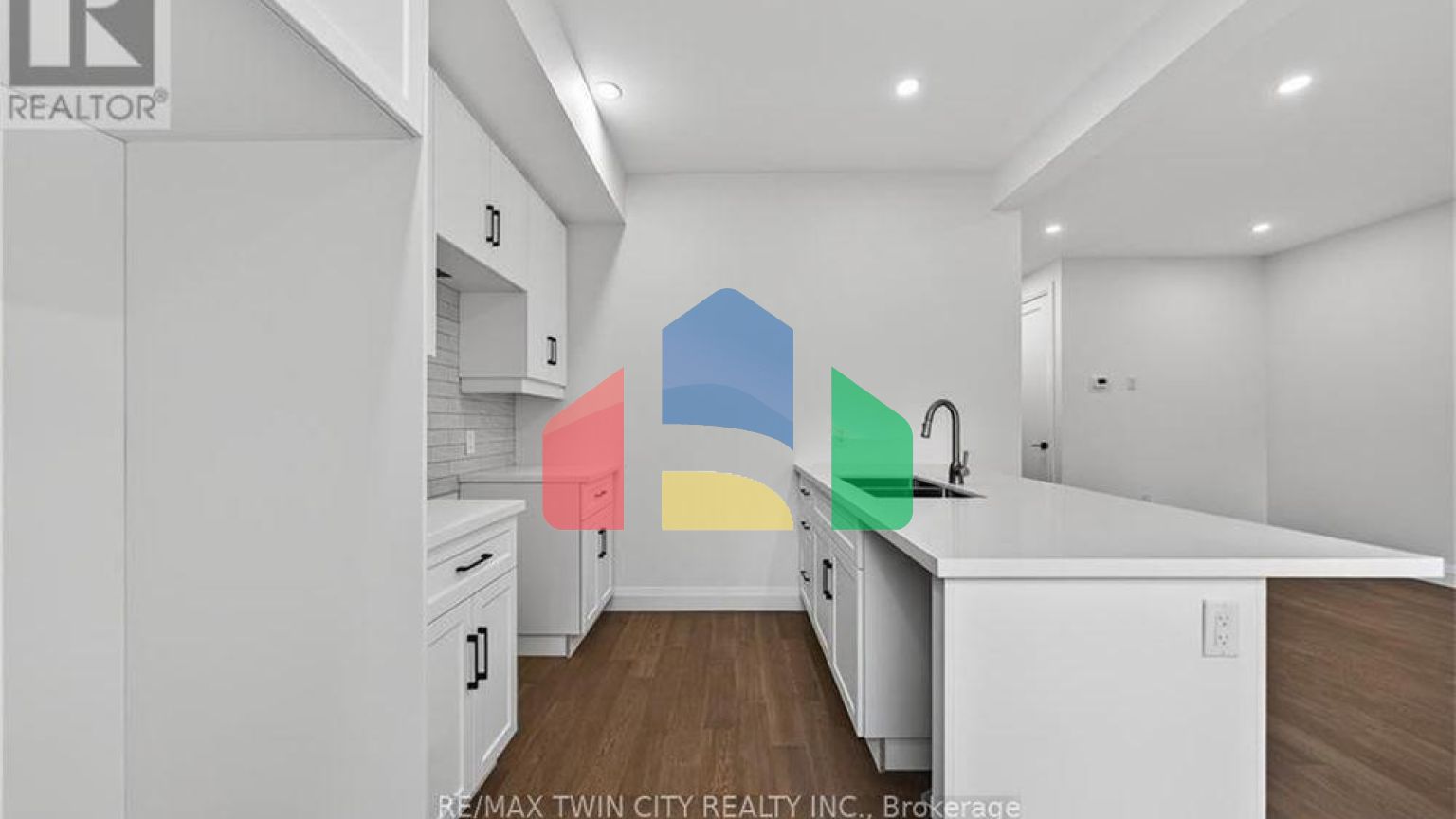 Residential - Single Family Home - Cambridge, Canada - Canada