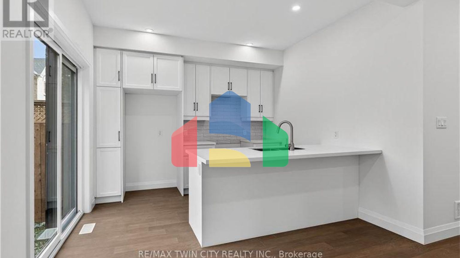 Residential - Single Family Home - Cambridge, Canada - Canada