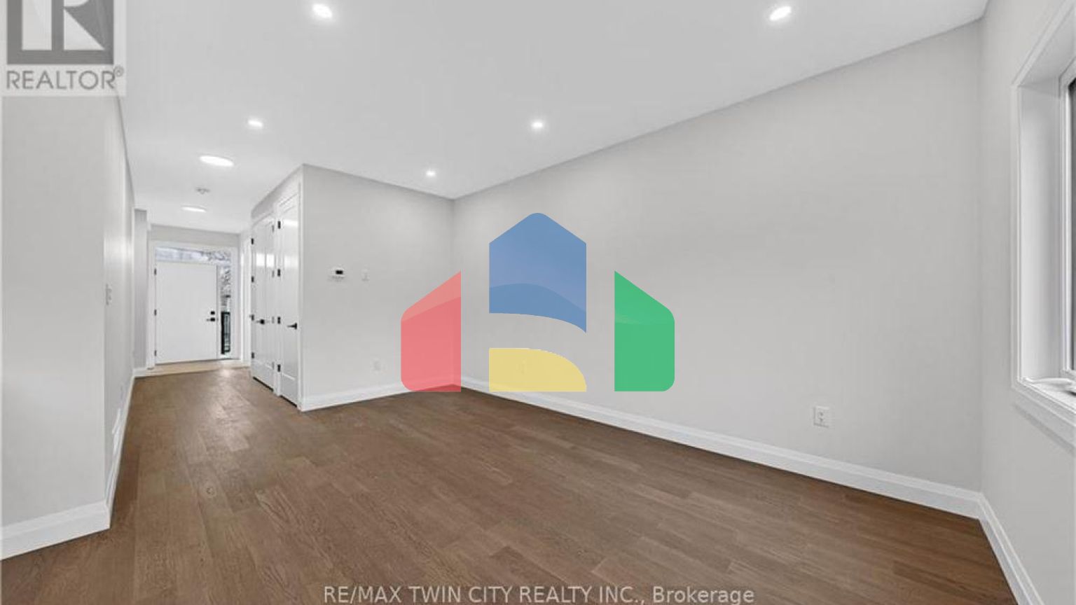 Residential - Single Family Home - Cambridge, Canada - Canada