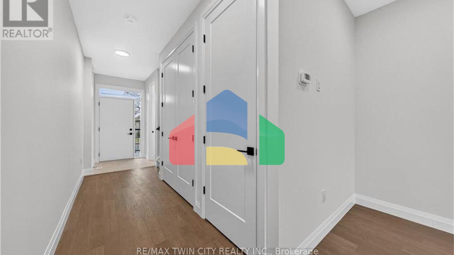 Residential - Single Family Home - Cambridge, Canada - Canada