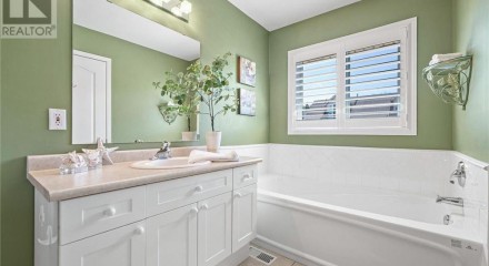 Residential - Condo/Apartment - Cambridge, Canada - Canada