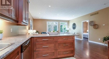 Residential - Condo/Apartment - New Hamburg, Canada - Canada