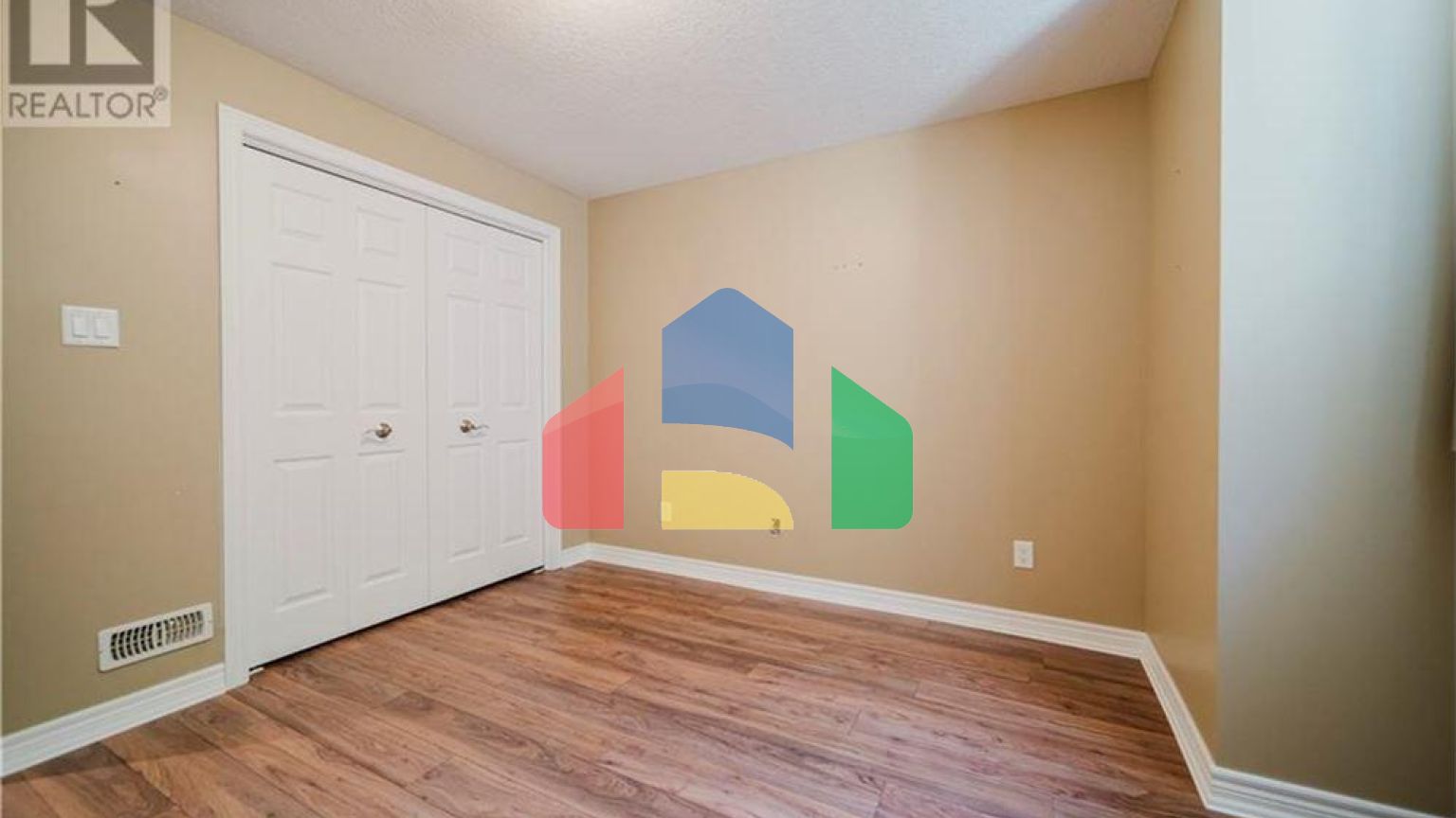 Residential - Condo/Apartment - New Hamburg, Canada - Canada