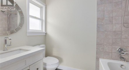 Residential - Single Family Home - New Westminster, Canada - Canada
