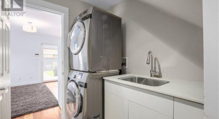 Residential - Single Family Home - New Westminster, Canada - Canada