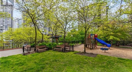Residential - Townhouse - New Westminster, Canada - Canada