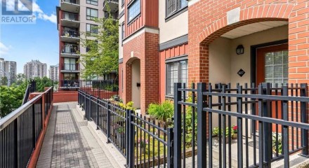 Residential - Townhouse - New Westminster, Canada - Canada