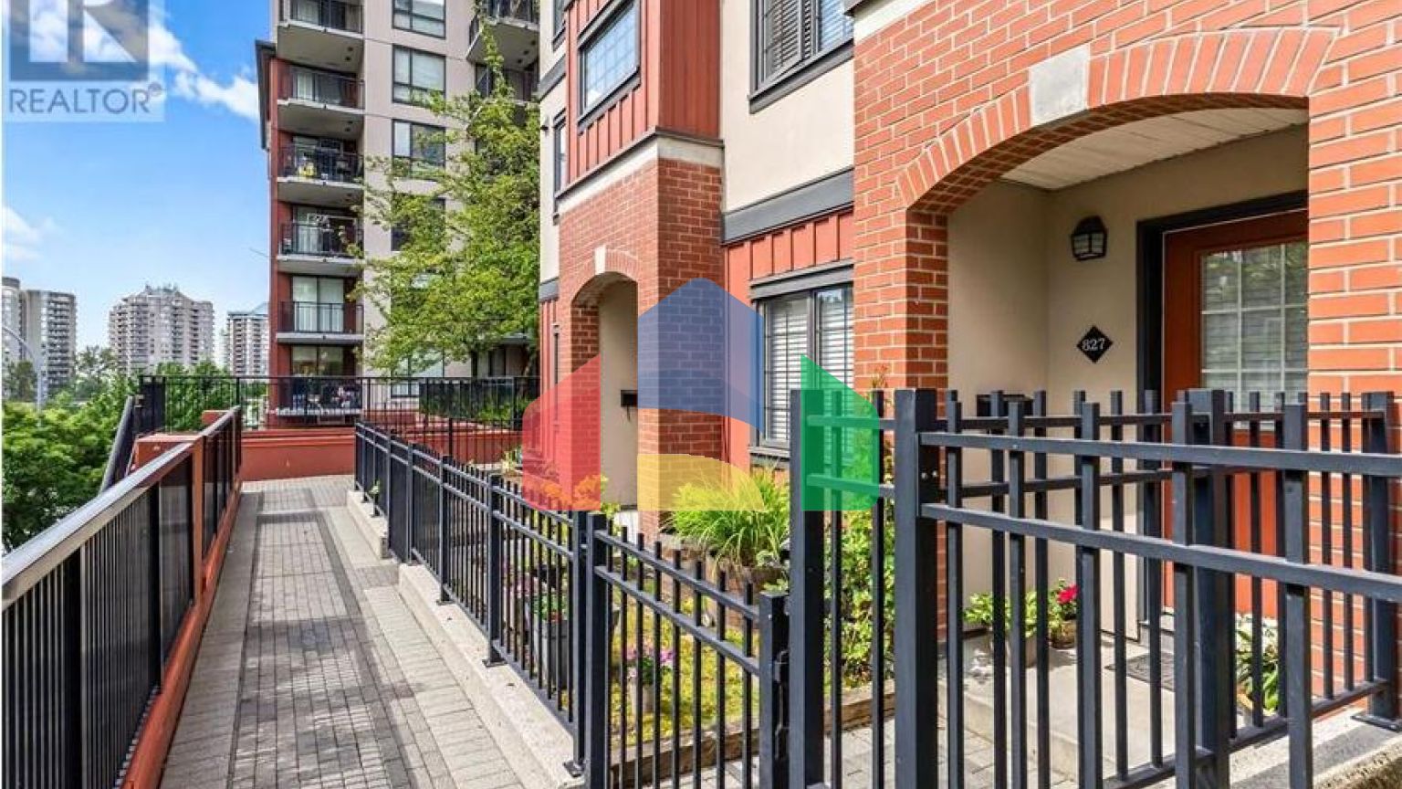 Residential - Townhouse - New Westminster, Canada - Canada