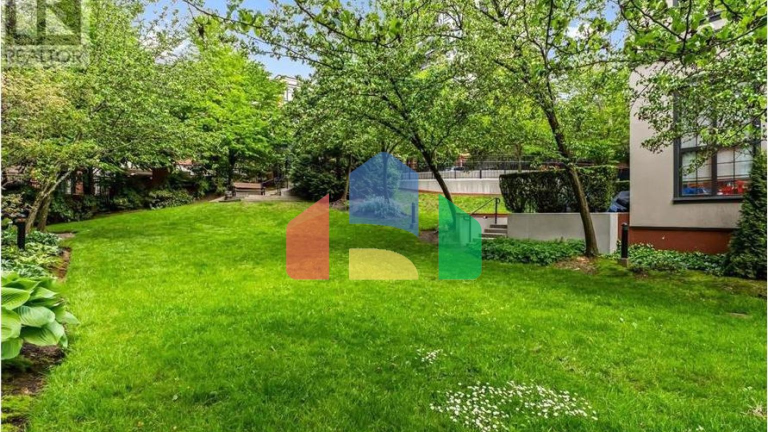 Residential - Townhouse - New Westminster, Canada - Canada