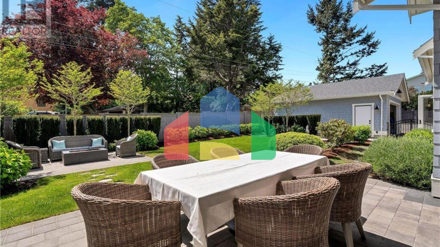 Residential - Single Family Home - Saanich, Canada - Canada