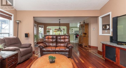 Residential - Single Family Home - Saanich, Canada - Canada