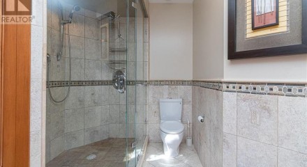 Residential - Single Family Home - Saanich, Canada - Canada