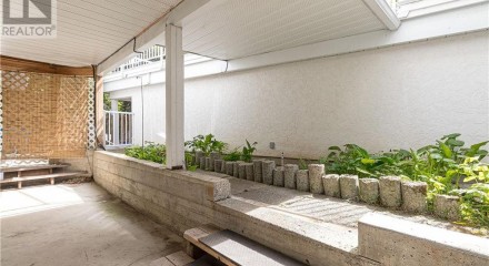Residential - Single Family Home - Saanich, Canada - Canada