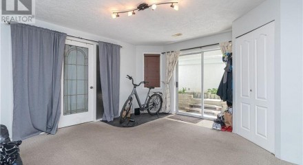 Residential - Single Family Home - Saanich, Canada - Canada
