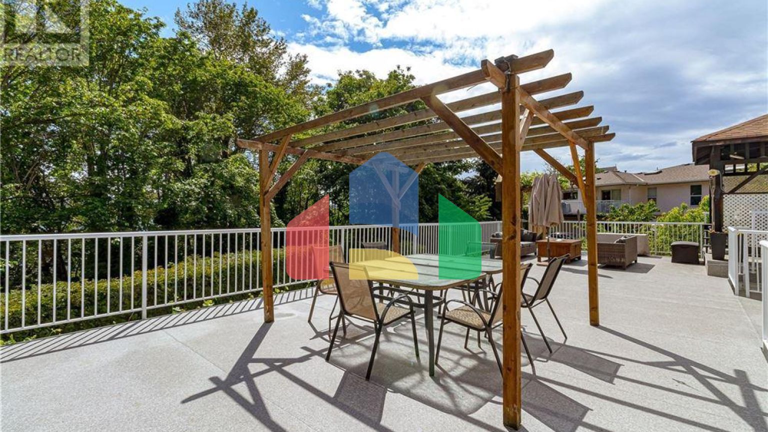 Residential - Single Family Home - Saanich, Canada - Canada