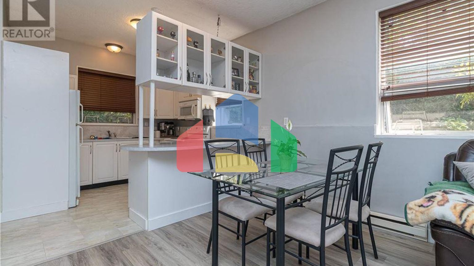 Residential - Single Family Home - Saanich, Canada - Canada