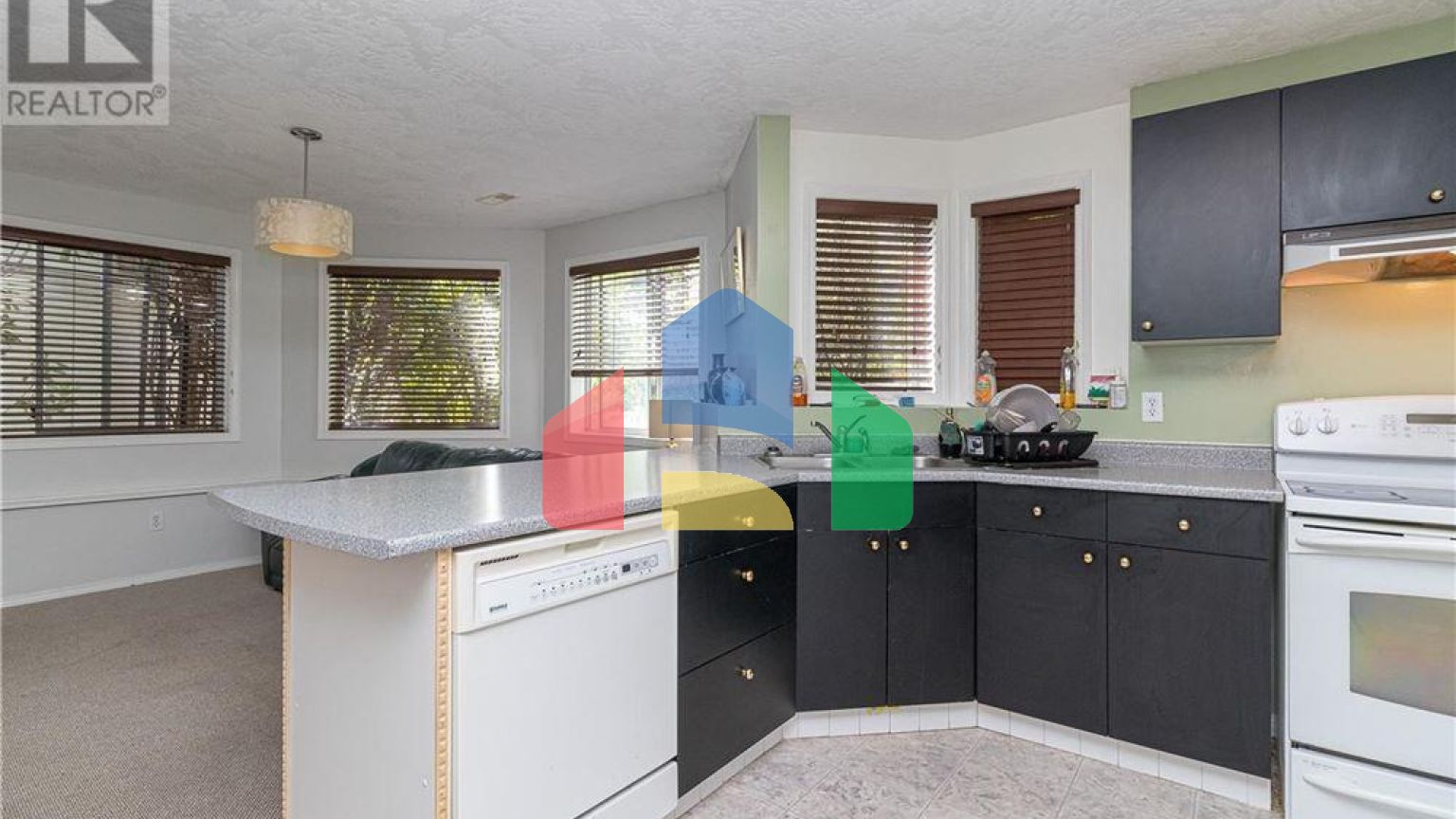 Residential - Single Family Home - Saanich, Canada - Canada