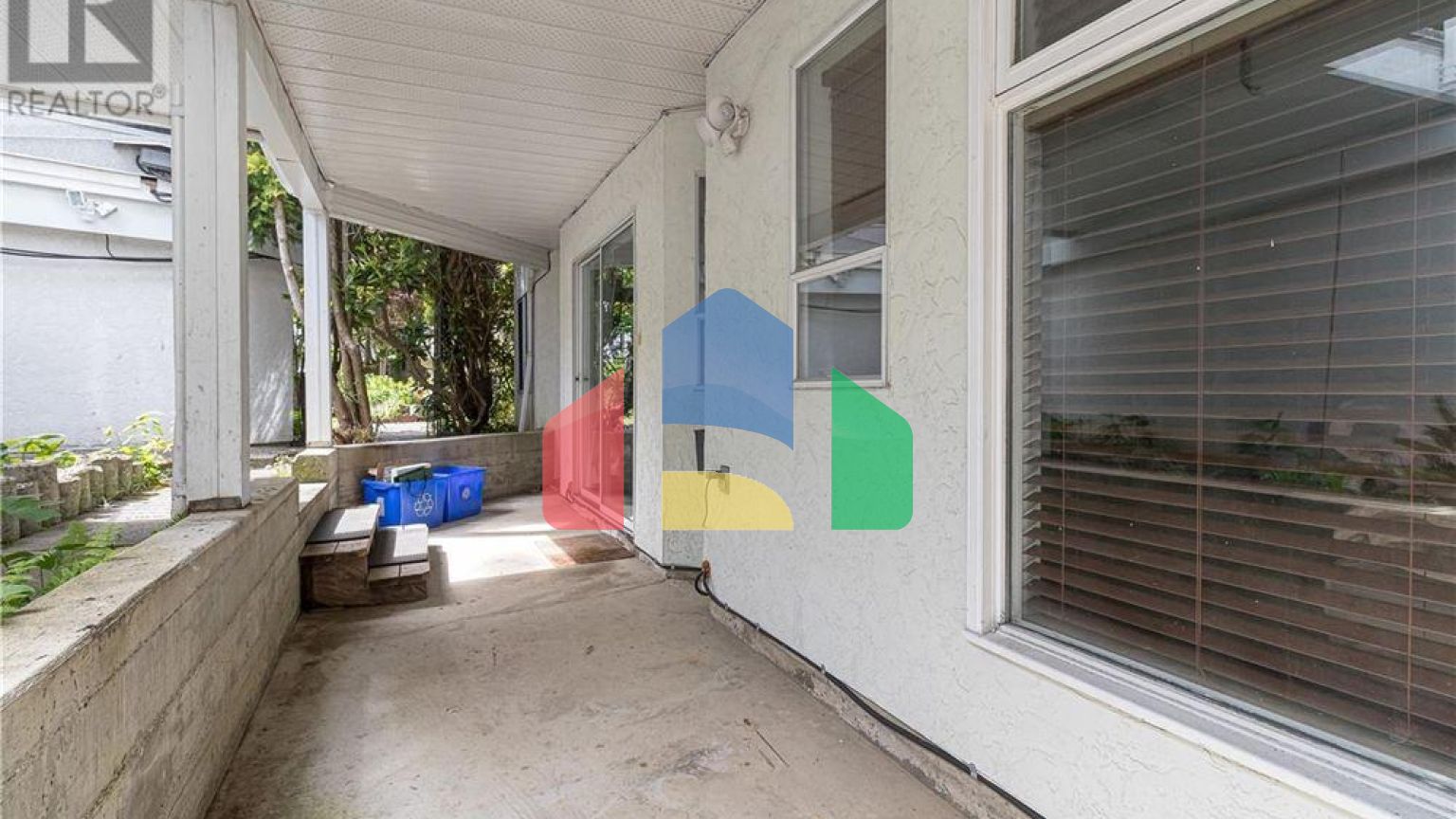 Residential - Single Family Home - Saanich, Canada - Canada