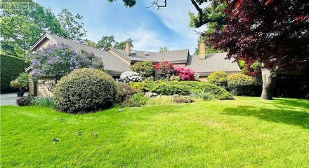 Residential - Single Family Home - Saanich, Canada - Canada
