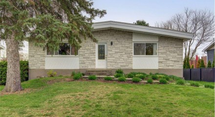 Residential - Bungalow - Boucherville, Canada - Canada