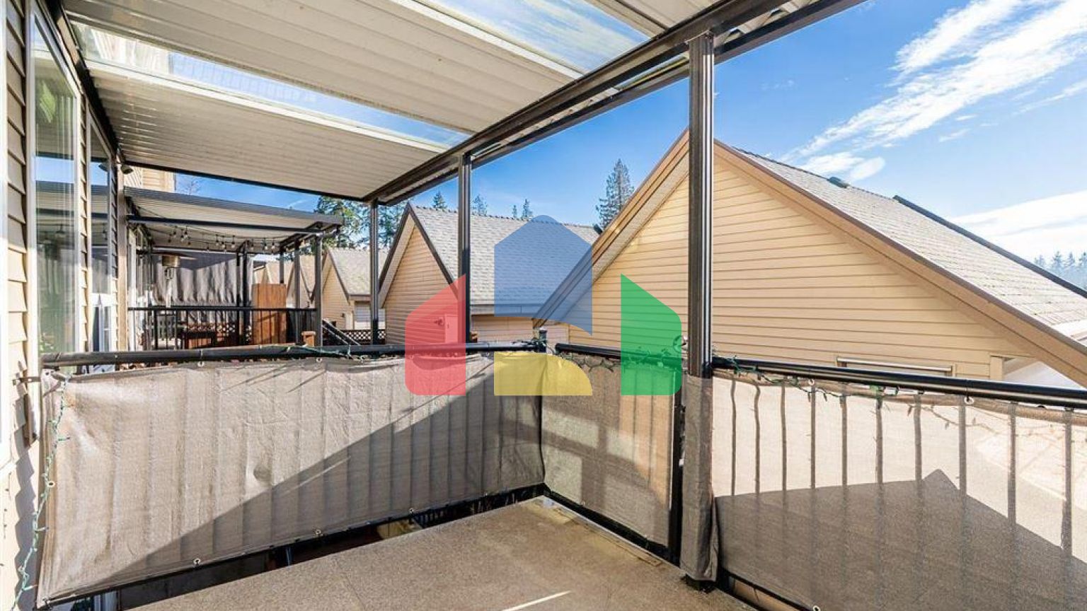 Residential - Single Family Home - Surrey, Canada - Canada