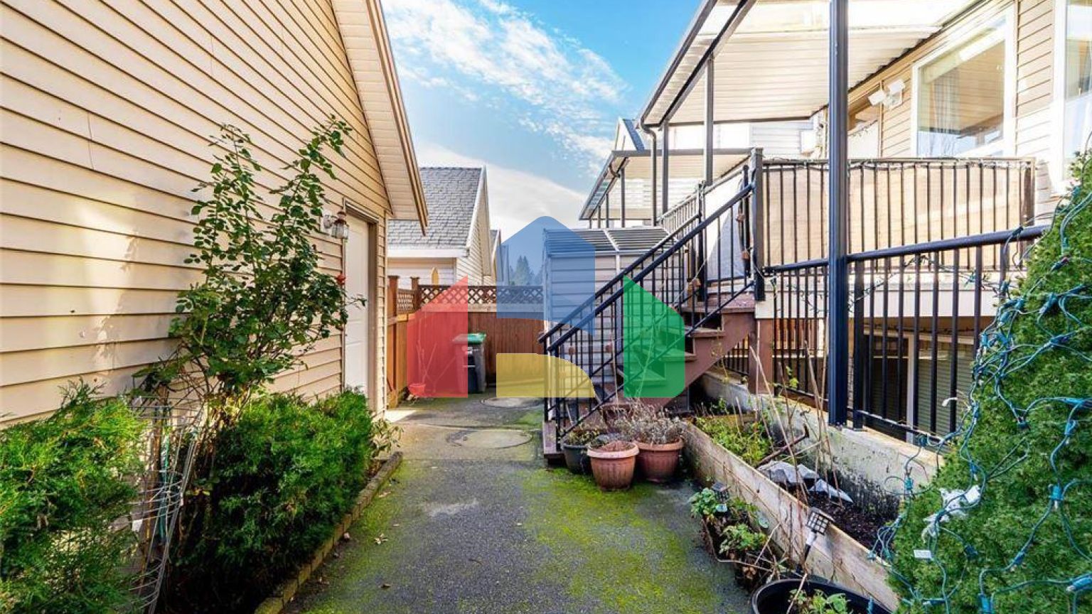 Residential - Single Family Home - Surrey, Canada - Canada