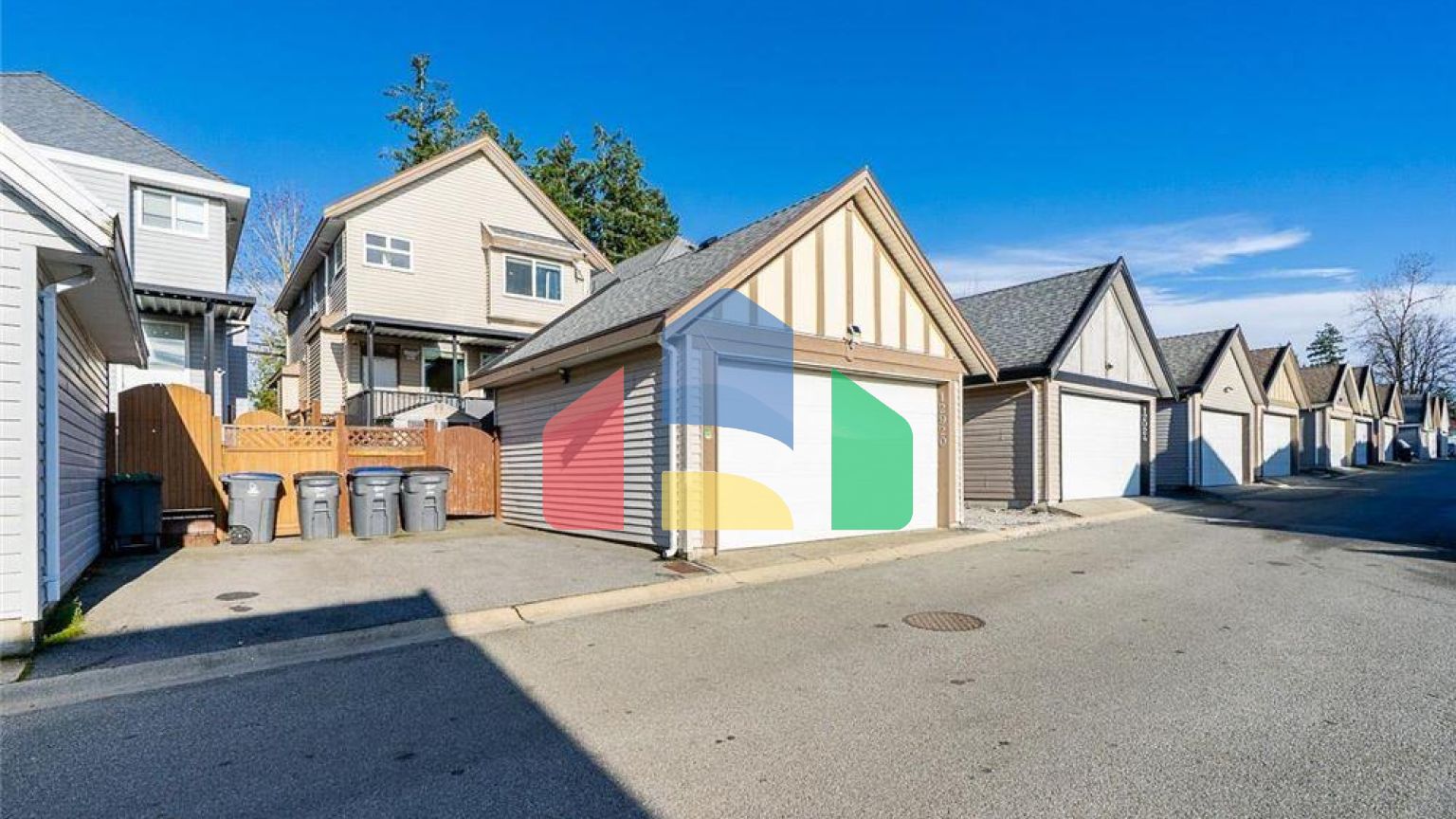 Residential - Single Family Home - Surrey, Canada - Canada