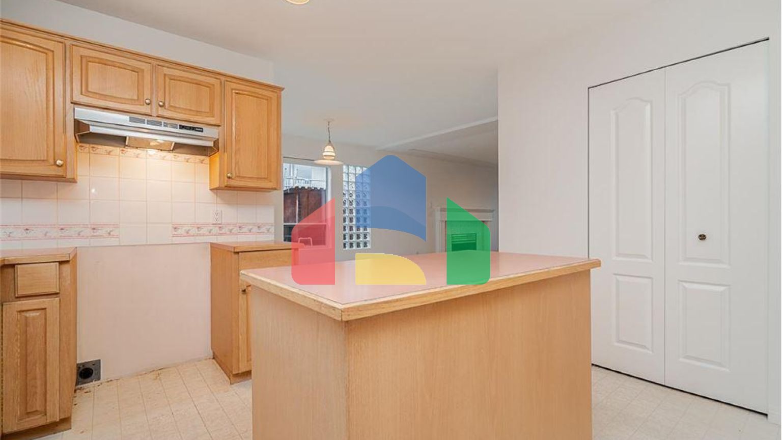 Residential - Single Family Home - Surrey, Canada - Canada