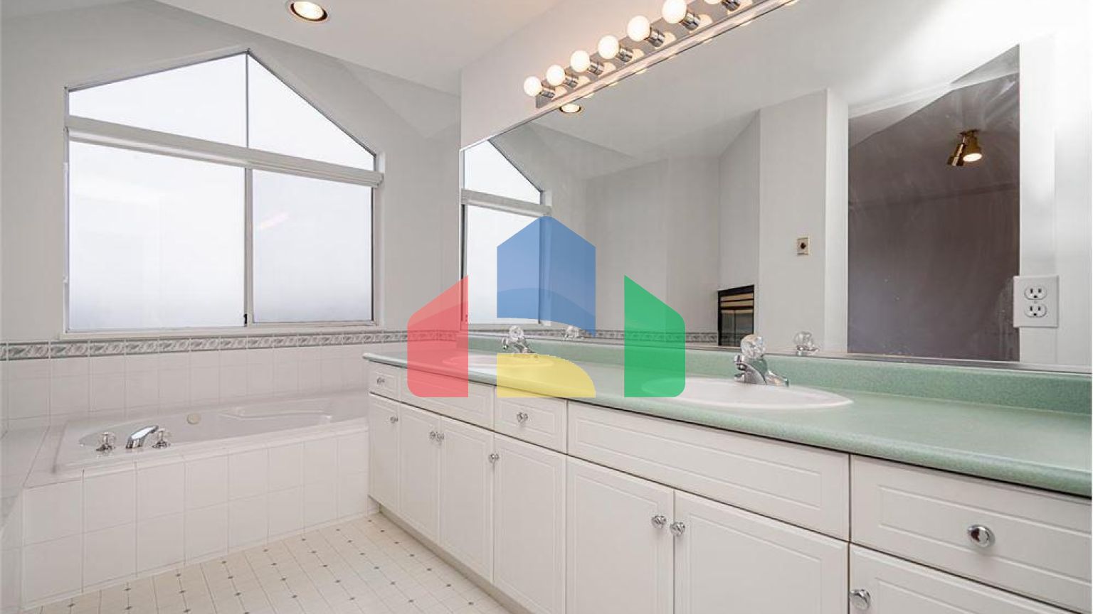 Residential - Single Family Home - Surrey, Canada - Canada