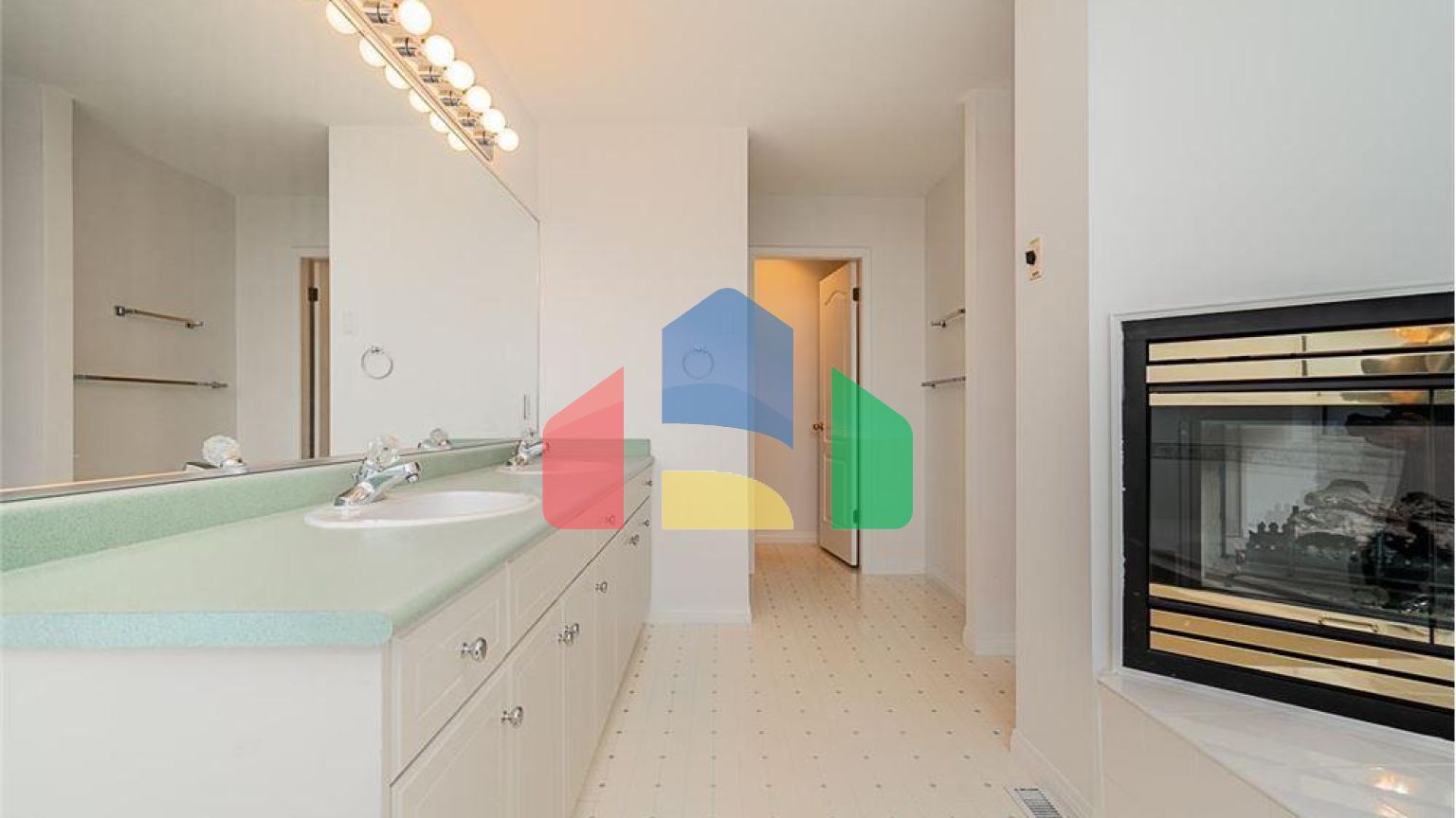 Residential - Single Family Home - Surrey, Canada - Canada