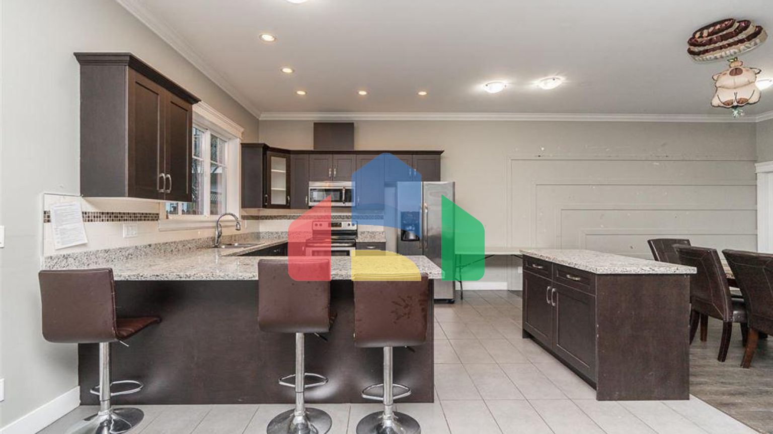 Residential - Single Family Home - Surrey, Canada - Canada