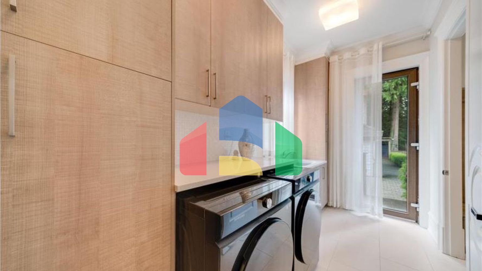 Residential - Single Family Home - Surrey, Canada - Canada