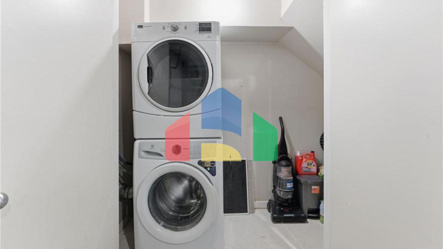 Residential - Townhouse - Surrey, Canada - Canada