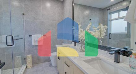 Residential - Single Family Home - Surrey, Canada - Canada