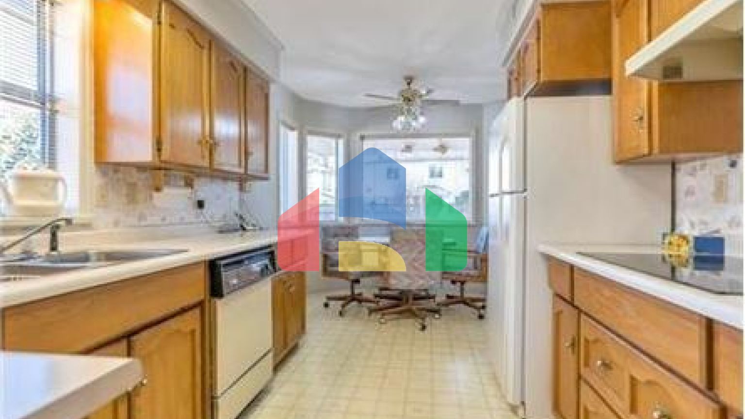 Residential - Single Family Home - Surrey, Canada - Canada