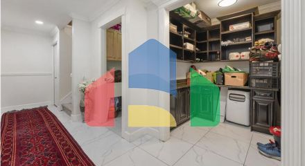 Residential - Single Family Home - Surrey, Canada - Canada