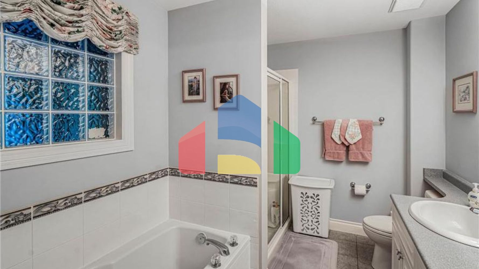 Residential - Single Family Home - Surrey, Canada - Canada