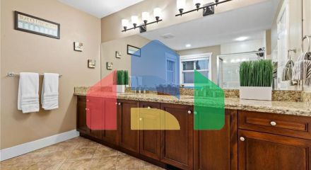 Residential - Single Family Home - Surrey, Canada - Canada