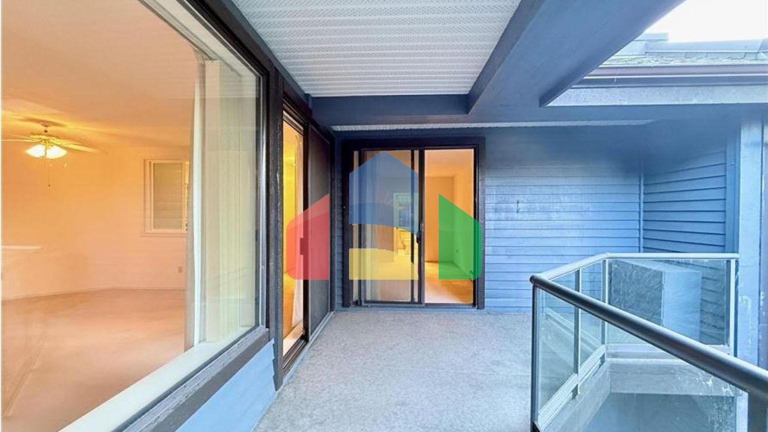 Residential - Single Family Home - Surrey, Canada - Canada