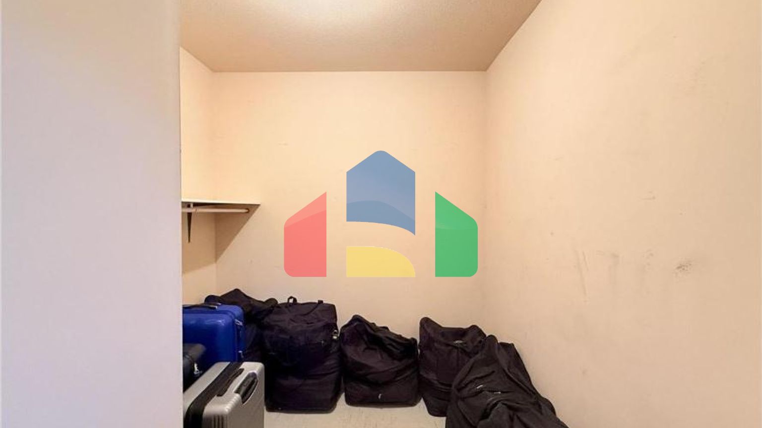 Residential - Single Family Home - Surrey, Canada - Canada