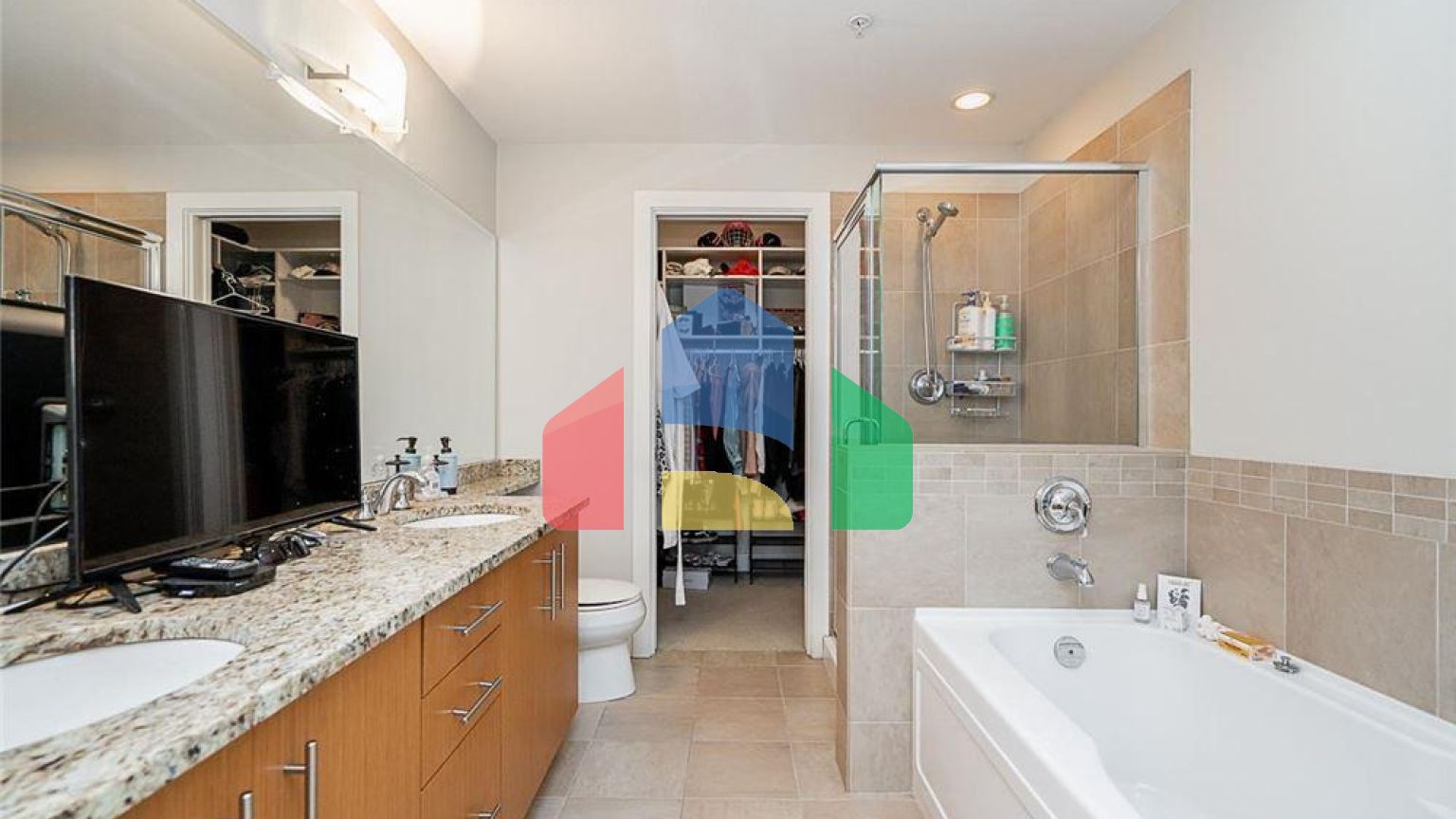 Residential - Condo/Apartment - Surrey, Canada - Canada