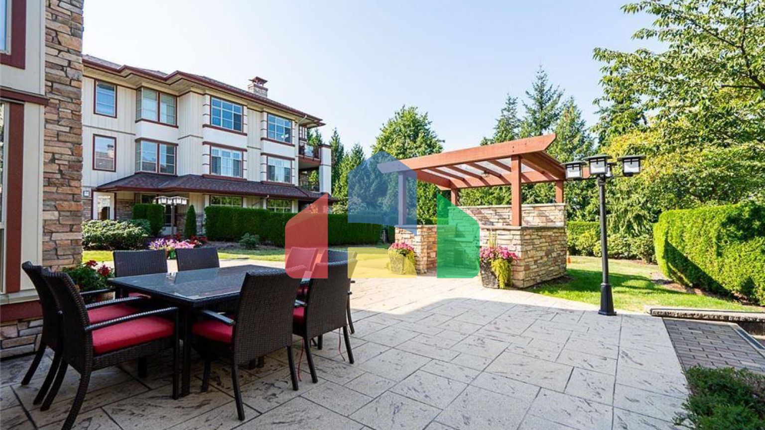 Residential - Condo/Apartment - Surrey, Canada - Canada