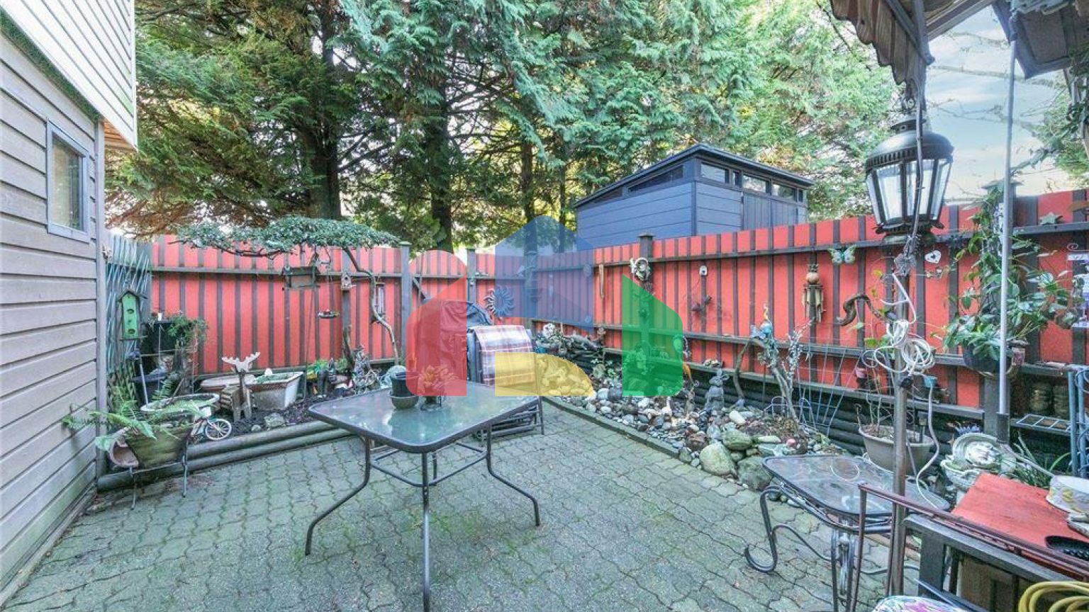 Residential - Townhouse - Surrey, Canada - Canada