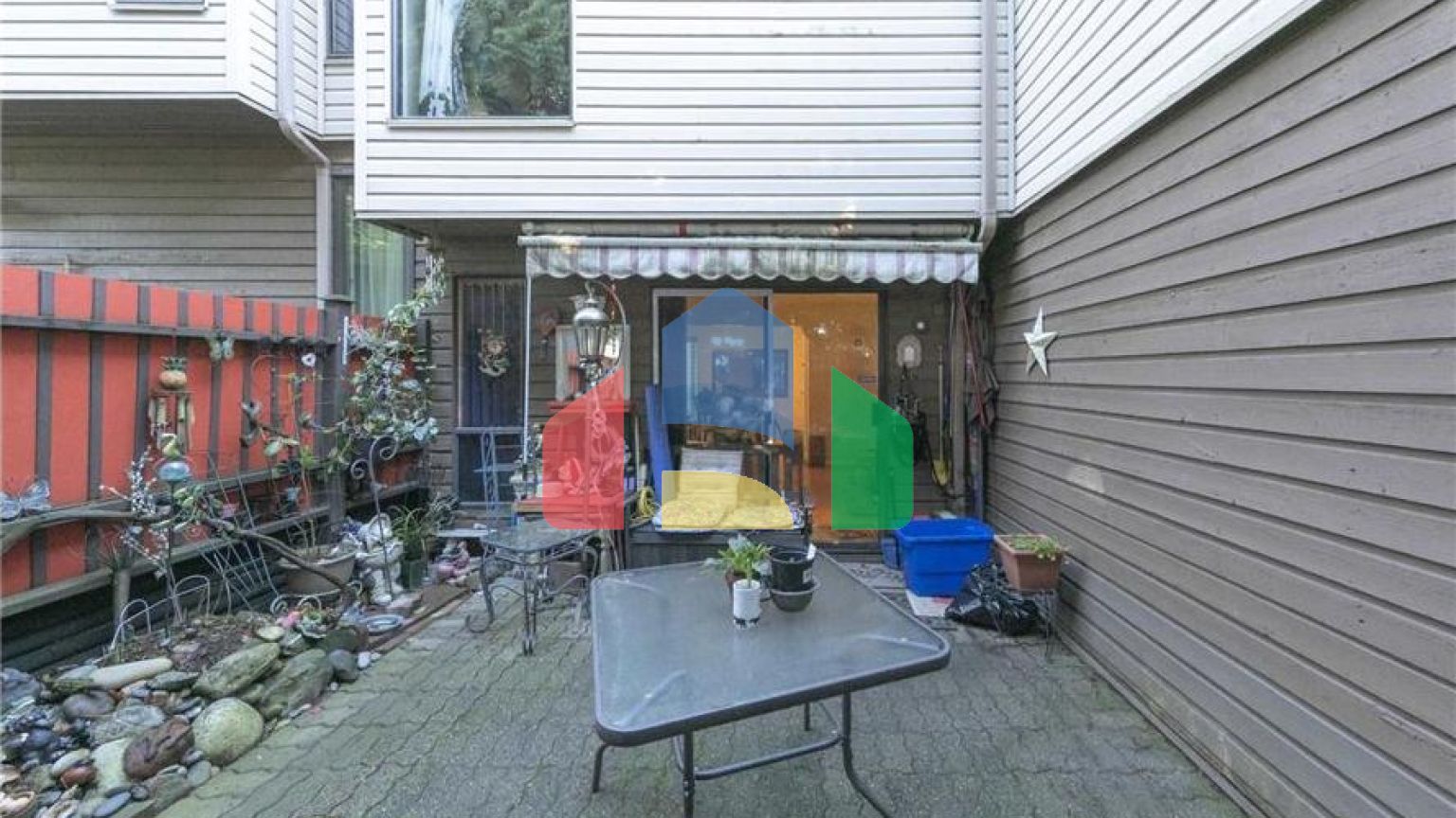 Residential - Townhouse - Surrey, Canada - Canada