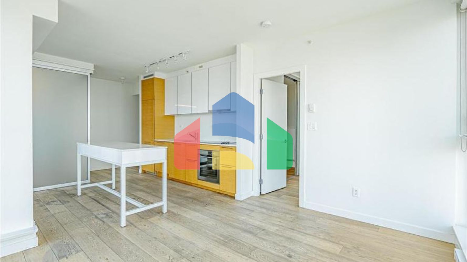 Residential - Single Family Home - Surrey, Canada - Canada