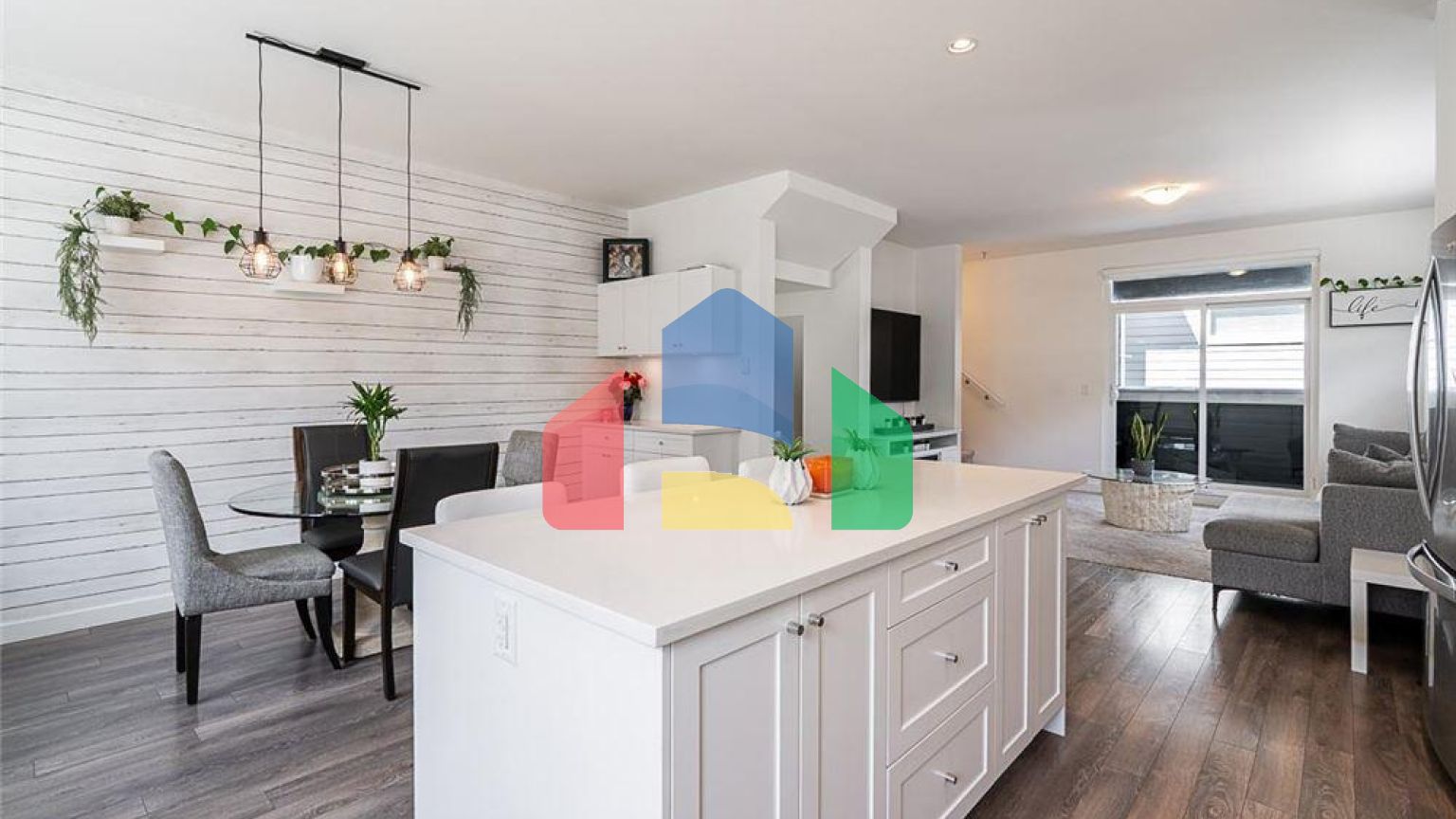 Residential - Townhouse - Surrey, Canada - Canada