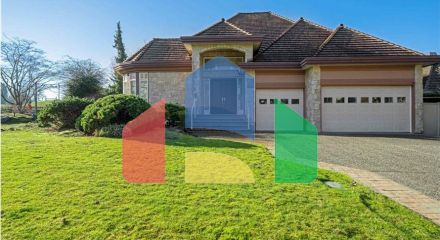 Residential - Single Family Home - Surrey, Canada - Canada