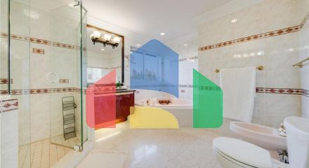 Residential - Single Family Home - Surrey, Canada - Canada